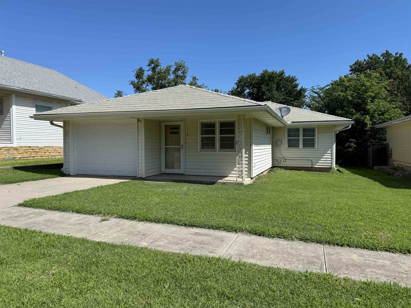 118 School St, Lincoln, KS 67455