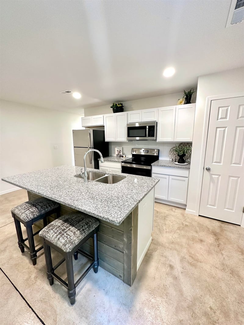 1906 Hydraulic , Wichita, KS 67214