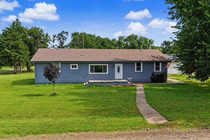 300 Railroad Ave, Beverly, KS 67423-9110