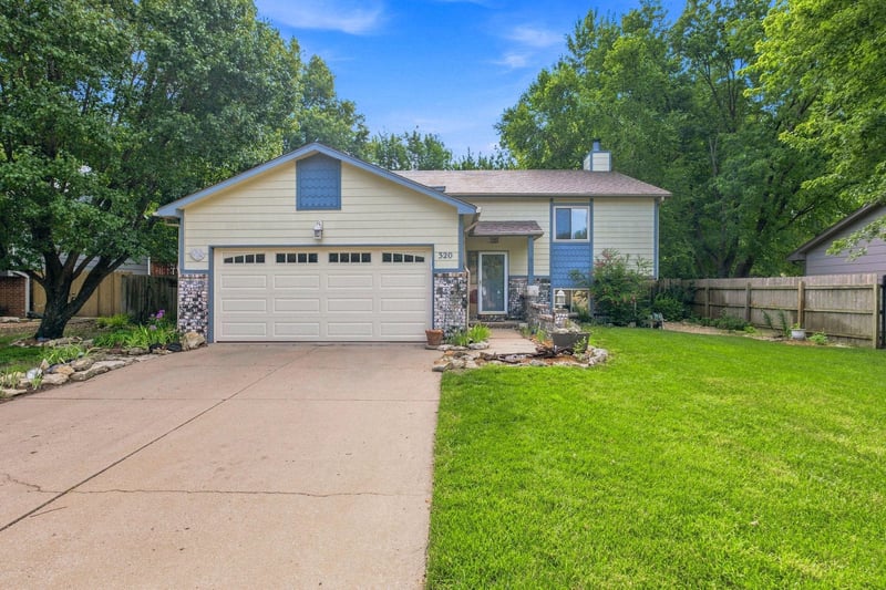 320 N Shawnee Dr, Kechi, KS 67067