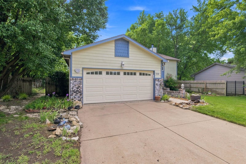 320 Shawnee Dr, Kechi, KS 67067