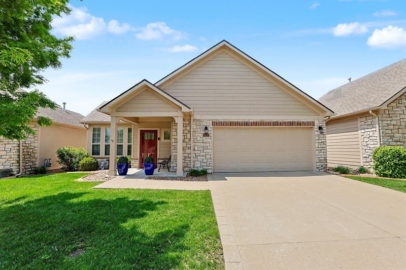 4875 Indian Oak St, Bel Aire, KS 67226