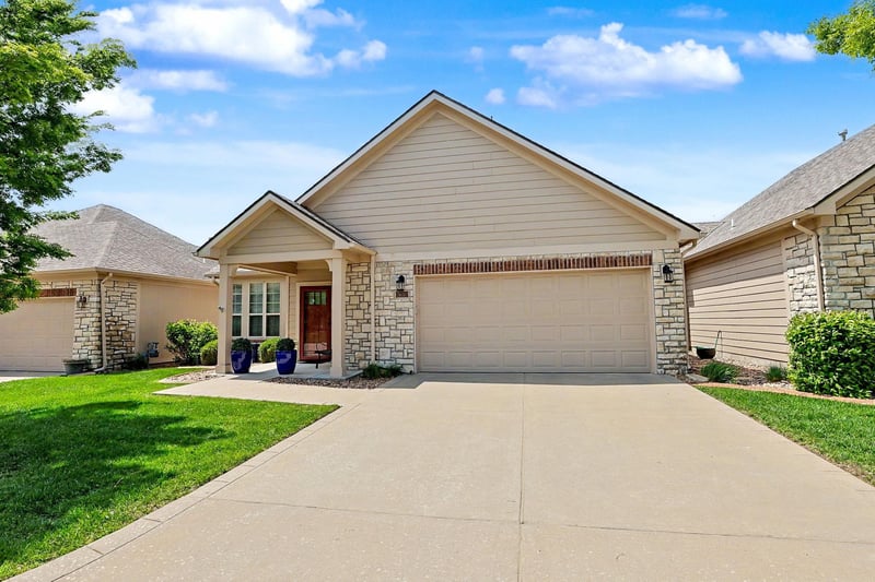 4875 Indian Oak St, Bel Aire, KS 67226