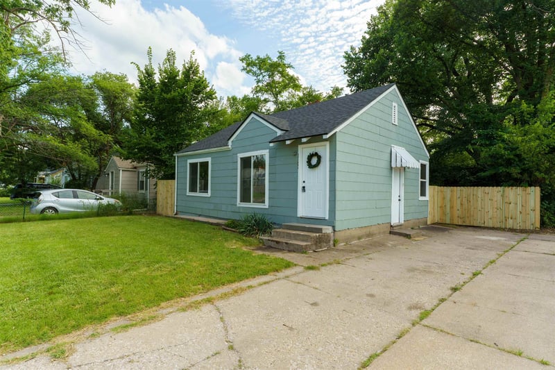 1353 Pershing Ave, Wichita, KS 67208