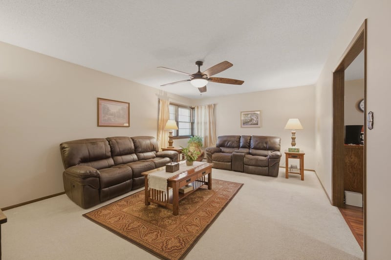 605 Willow Dr, Derby, KS 67037