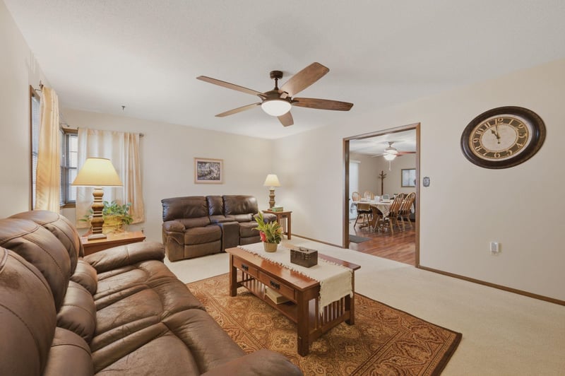 605 Willow Dr, Derby, KS 67037