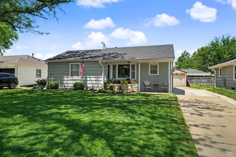 1822 Larson St, Salina, KS 67401