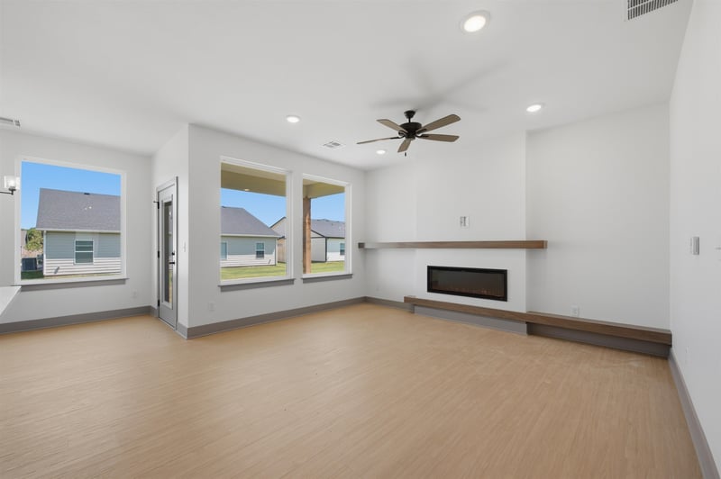 602 Elmwood St, Park City, KS 67147-1124