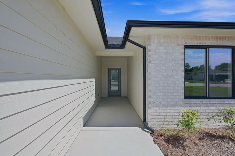 602 Elmwood St, Park City, KS 67147-1124