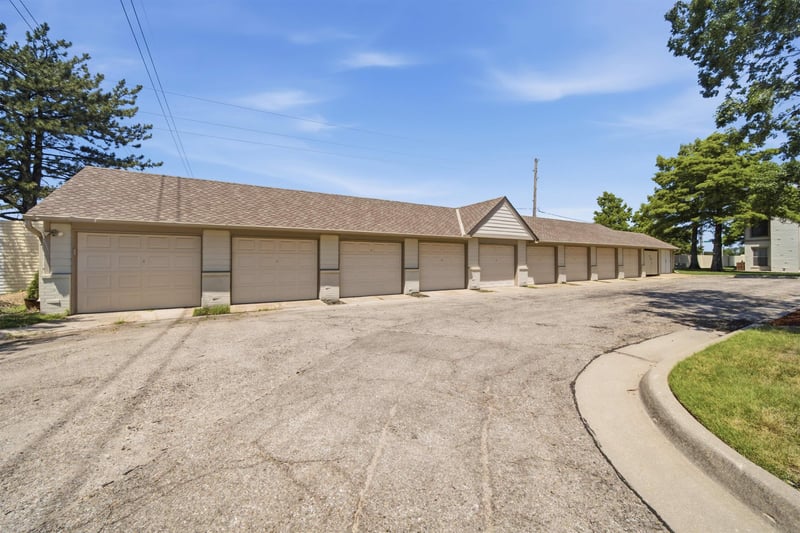 8018 Woodspring Way, Wichita, KS 67226
