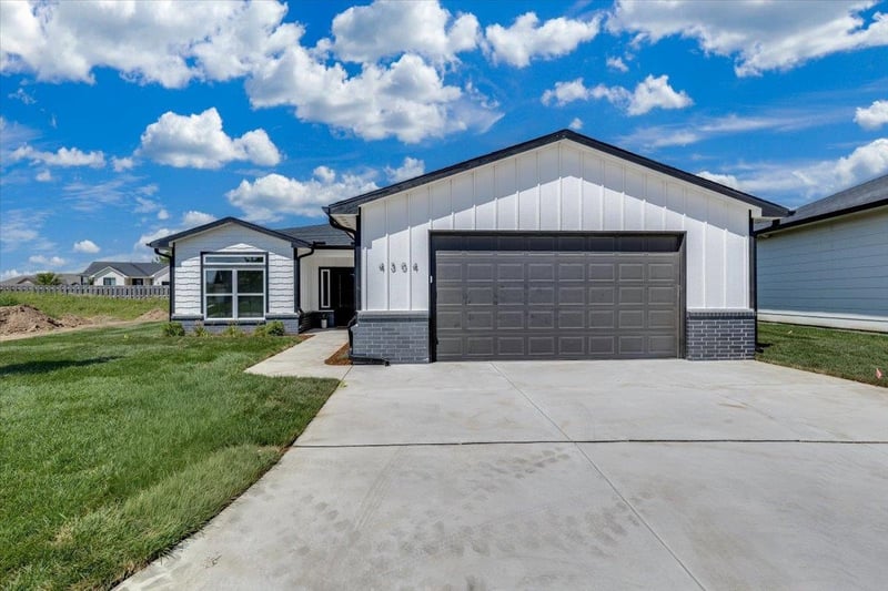 4304 Sunny Ct, Wichita, KS 67205