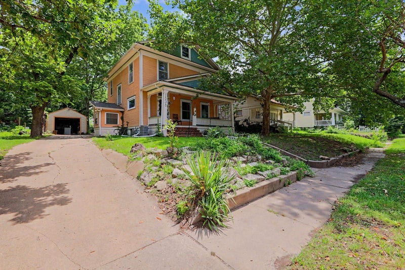 1538 Holyoke , Wichita, KS 67208