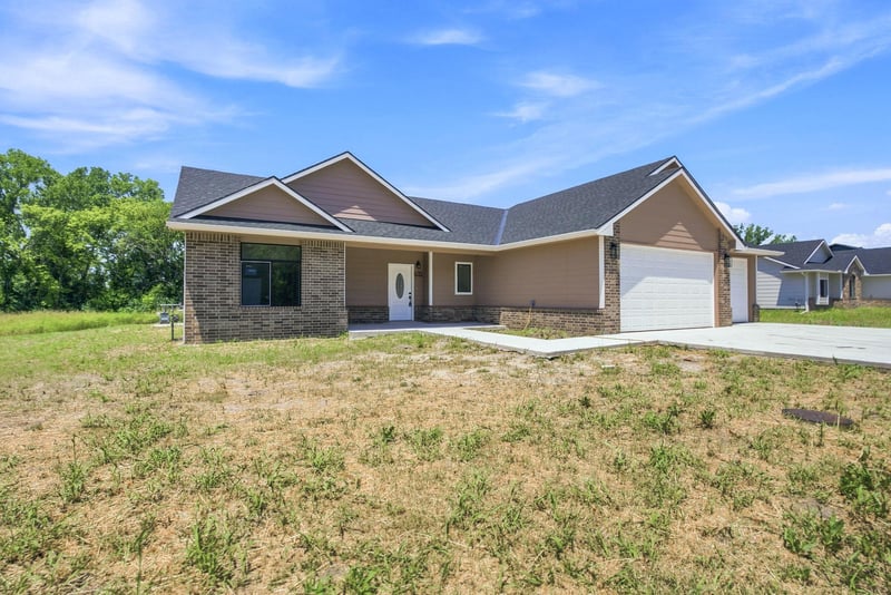 635 Arbor Valley Way, Valley Center, KS 67147