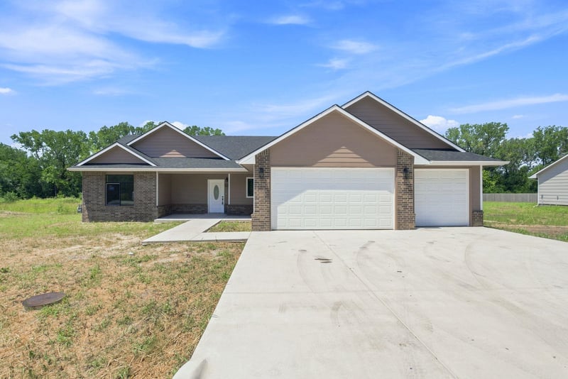 635 Arbor Valley Way, Valley Center, KS 67147