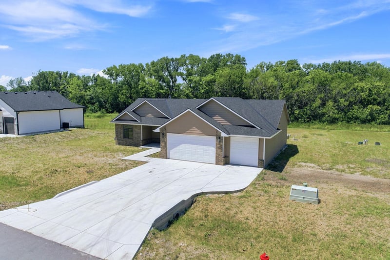 635 Arbor Valley Way, Valley Center, KS 67147