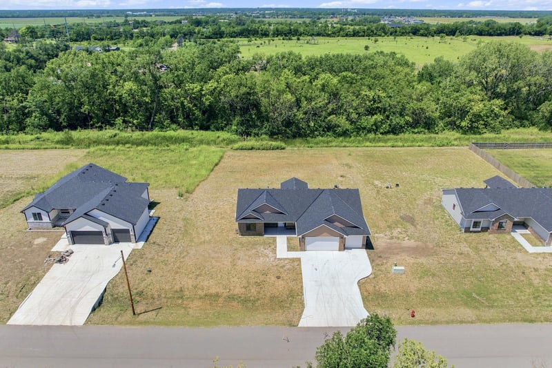 635 Arbor Valley Way, Valley Center, KS 67147
