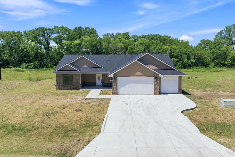635 Arbor Valley Way, Valley Center, KS 67147