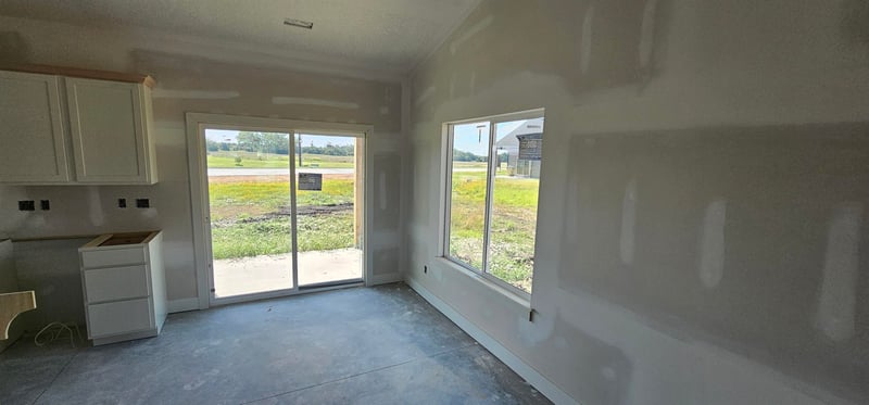 1629 Midway Ct, Valley Center, KS 67147