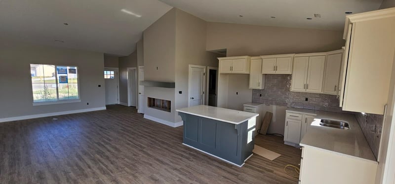 1629 Midway Ct, Valley Center, KS 67147