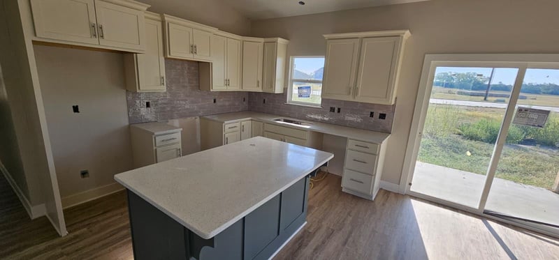1629 Midway Ct, Valley Center, KS 67147