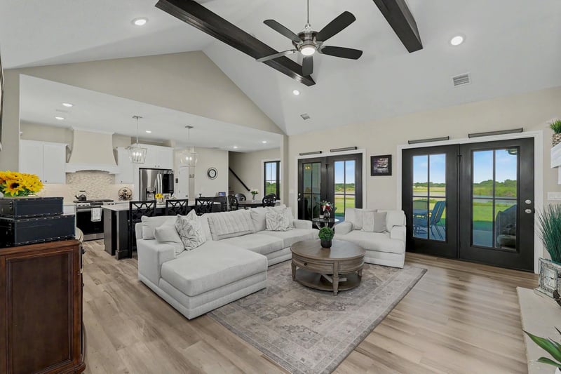 217 Heritage Rd, Wellington, KS 67152