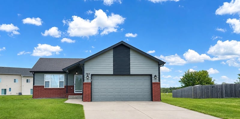 782 E Forest, Haysville, KS 67060