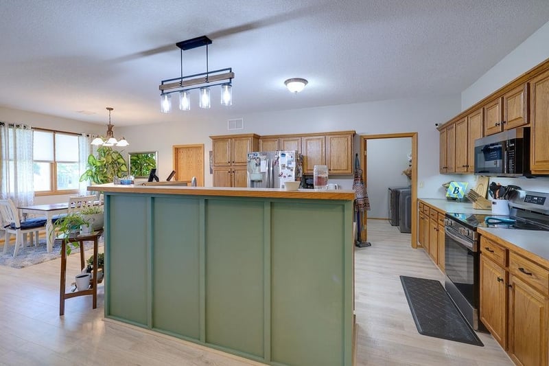 1 Lomond Ter, Winfield, KS 67156