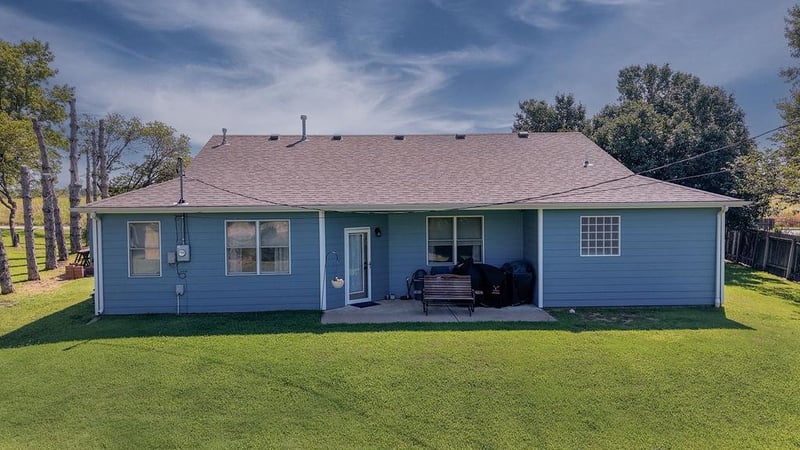 1 Lomond Ter, Winfield, KS 67156