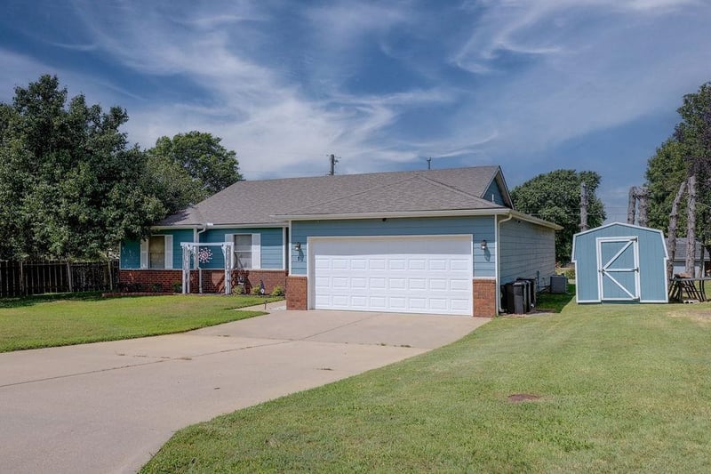 1 Lomond Ter, Winfield, KS 67156