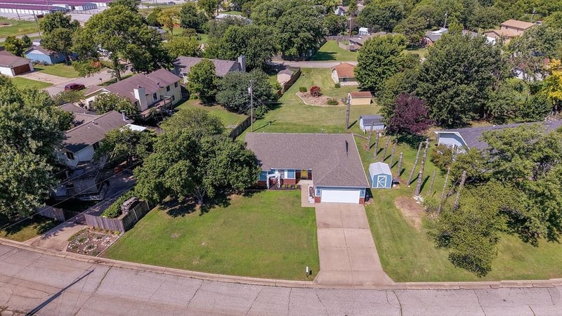 1 Lomond Ter, Winfield, KS 67156
