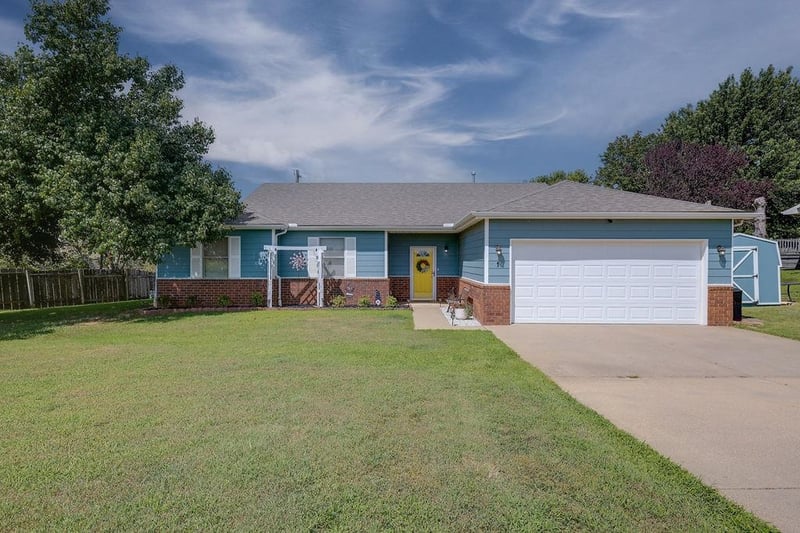 1 Lomond Ter, Winfield, KS 67156