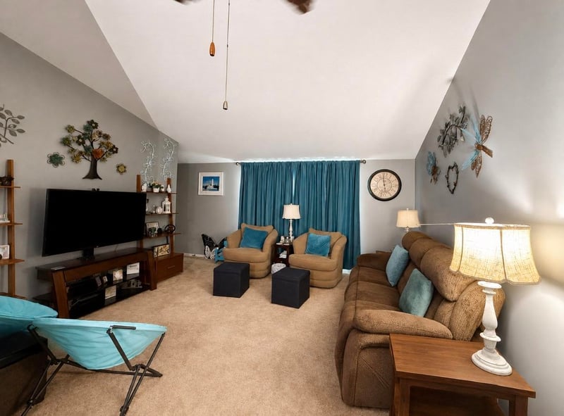 801 Greenbriar Dr, Salina, KS 67401