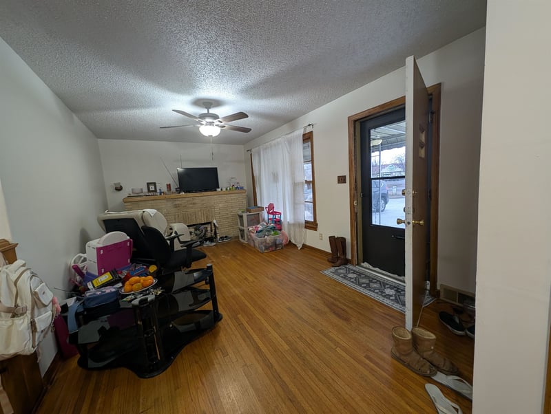 2747 Seneca St, Wichita, KS 67217