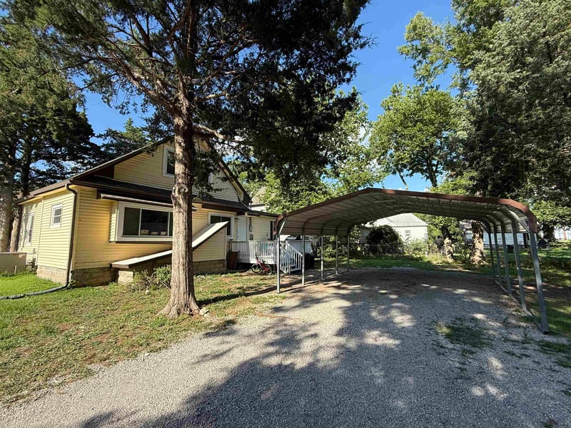 901 11th Ave, Winfield, KS 67156