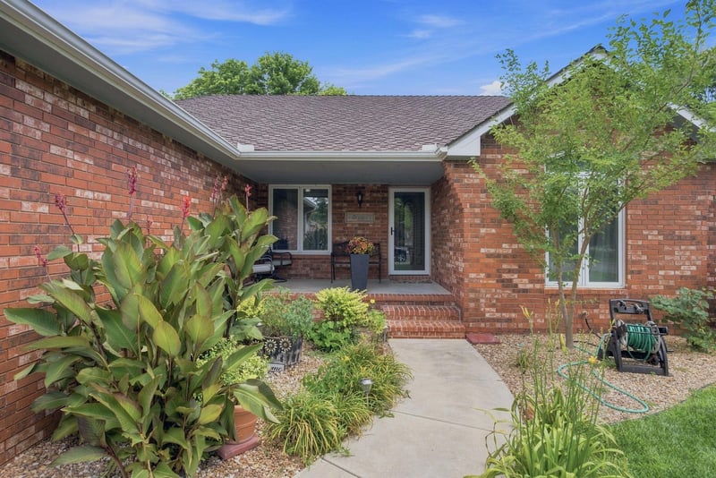 4848 Farmstead St, Bel Aire, KS 67220