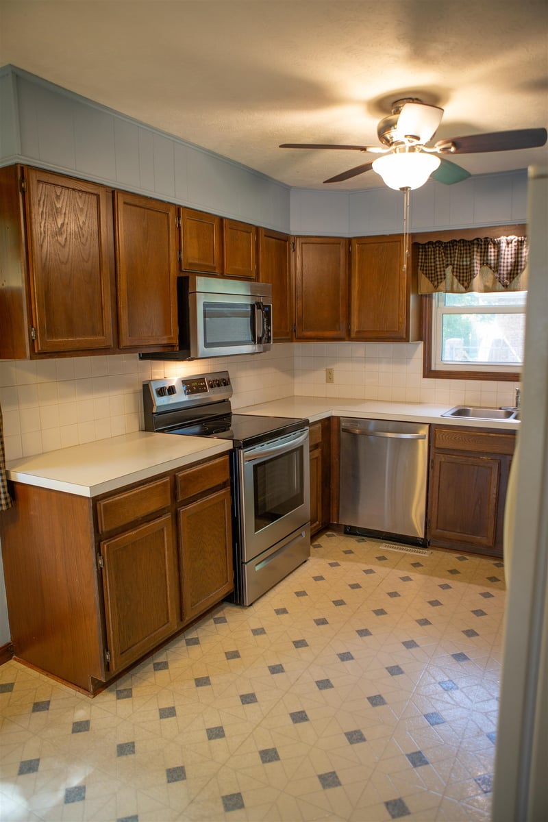 1931D Glendale Rd, Salina, KS 67401