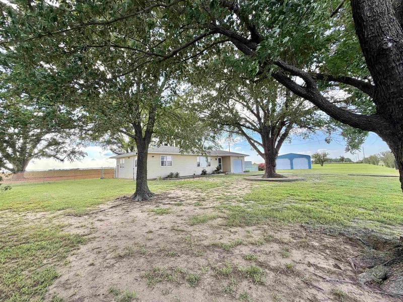 1149 Dixon , Milton, KS 67106