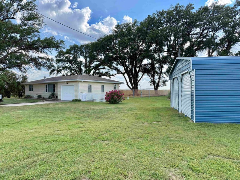 1149 Dixon , Milton, KS 67106