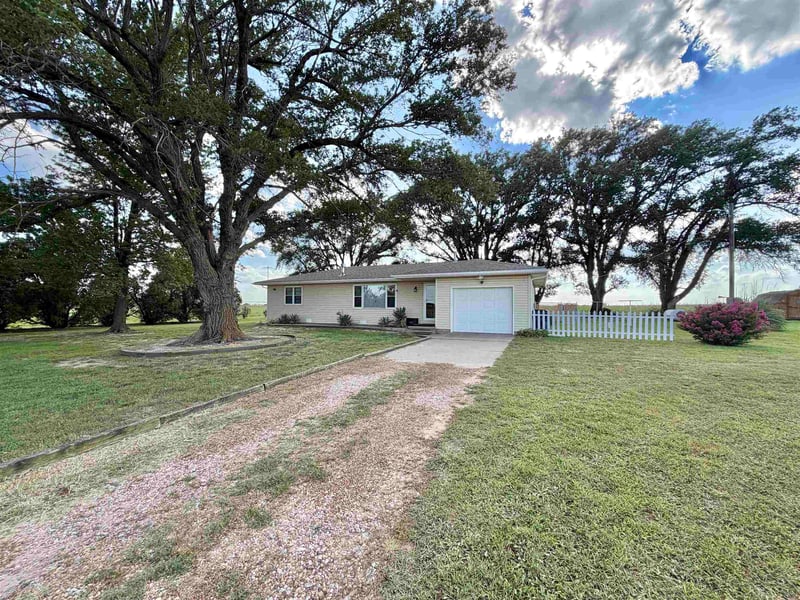 1149 Dixon , Milton, KS 67106
