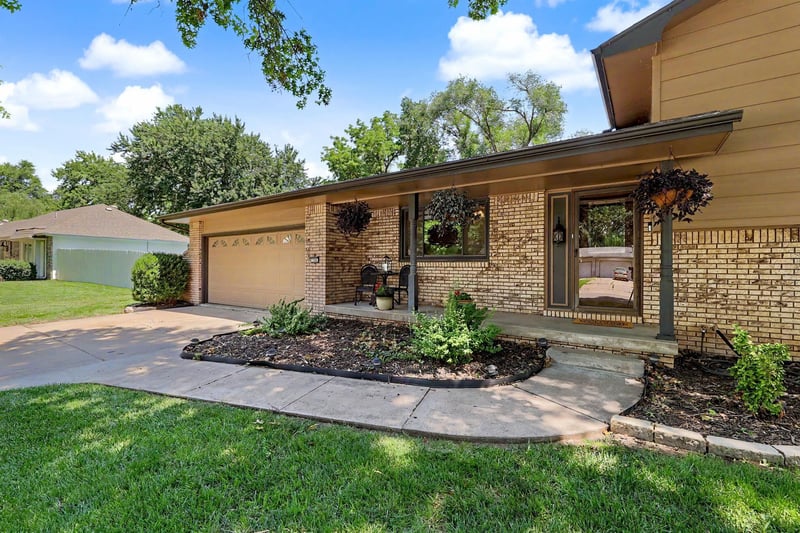 706 Brook Forest Rd, Derby, KS 67037