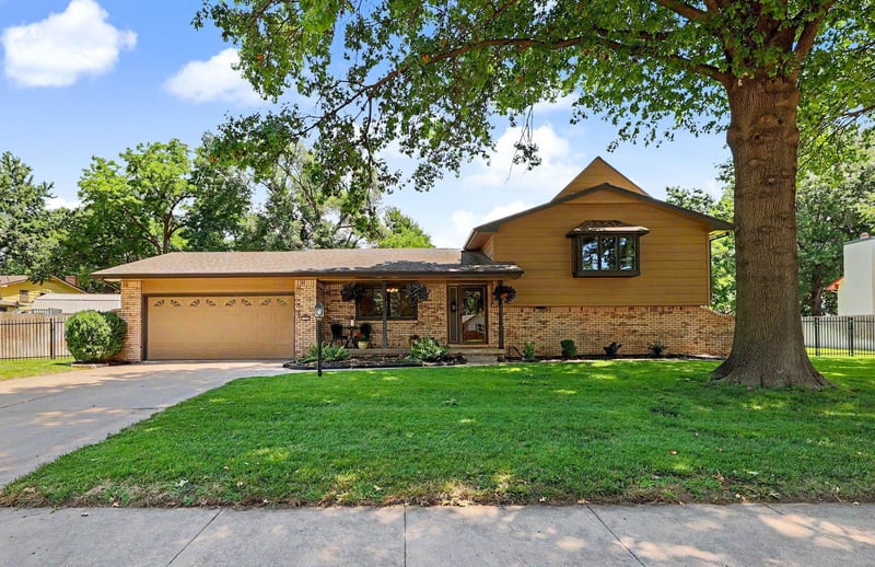 706 Brook Forest Rd, Derby, KS 67037