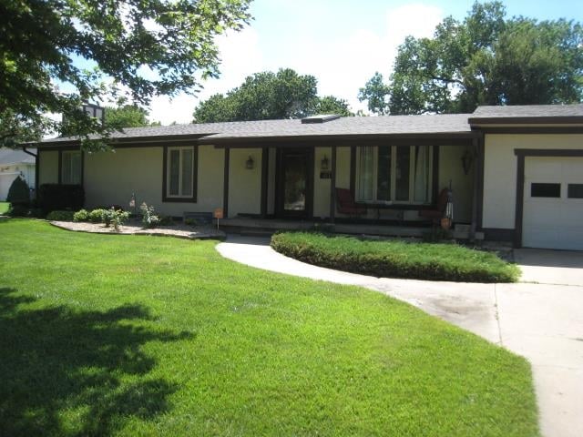 413 Park Dr, Haysville, KS 67060