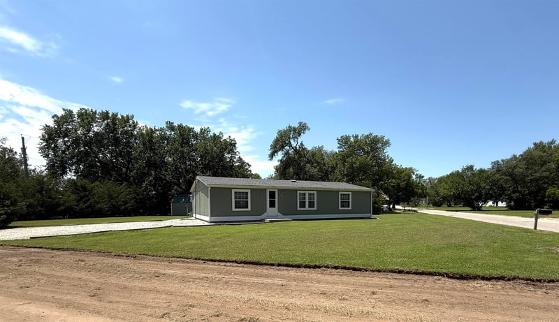 521 Eighth St, Harper, KS 67058