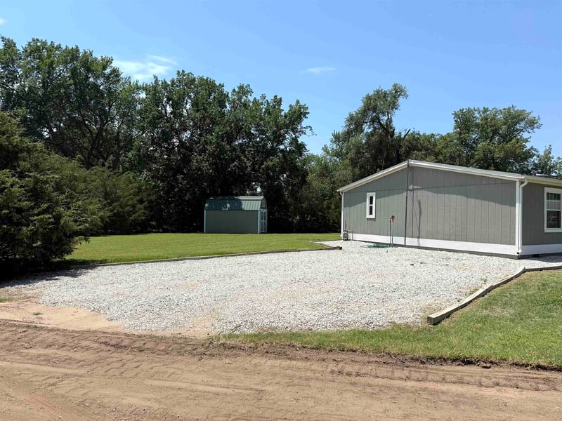 521 Eighth St, Harper, KS 67058