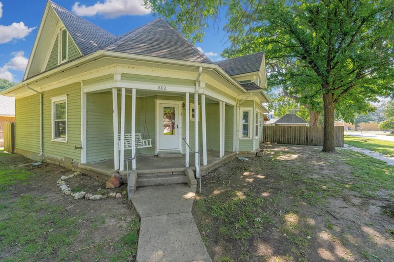 802 Linden St, Belle Plaine, KS 67013