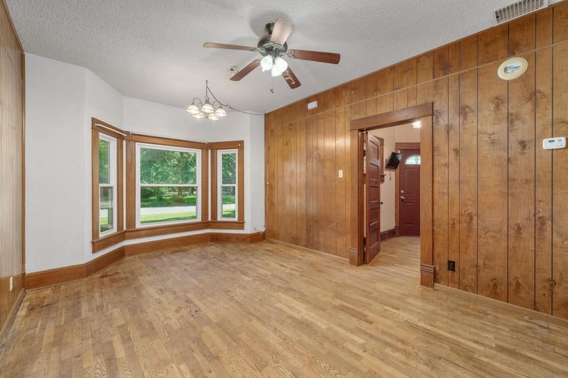 802 Linden St, Belle Plaine, KS 67013