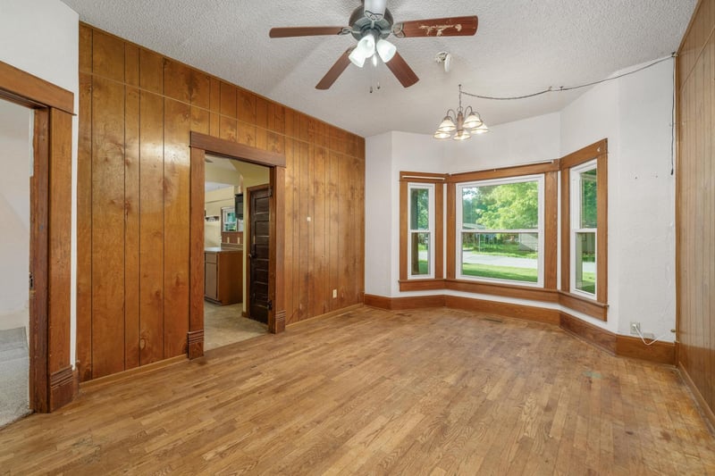 802 Linden St, Belle Plaine, KS 67013