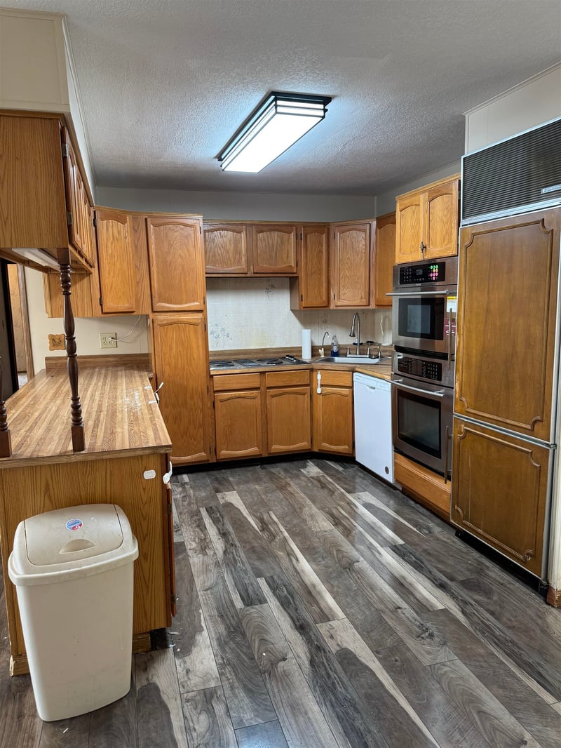 3401 Laura Ave, Wichita, KS 67216