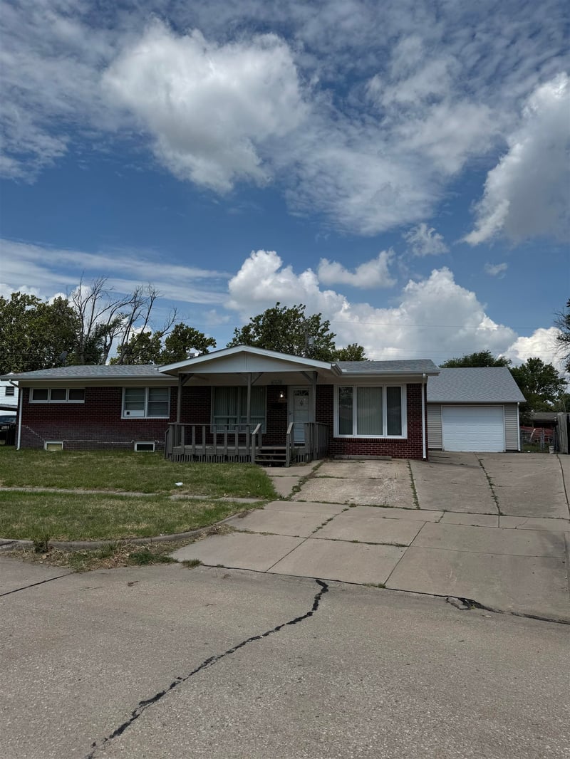 3401 Laura Ave, Wichita, KS 67216