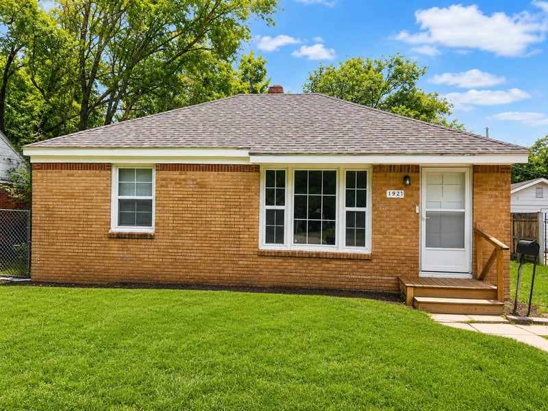 1921 Madison Ave, Wichita, KS 67214-1927